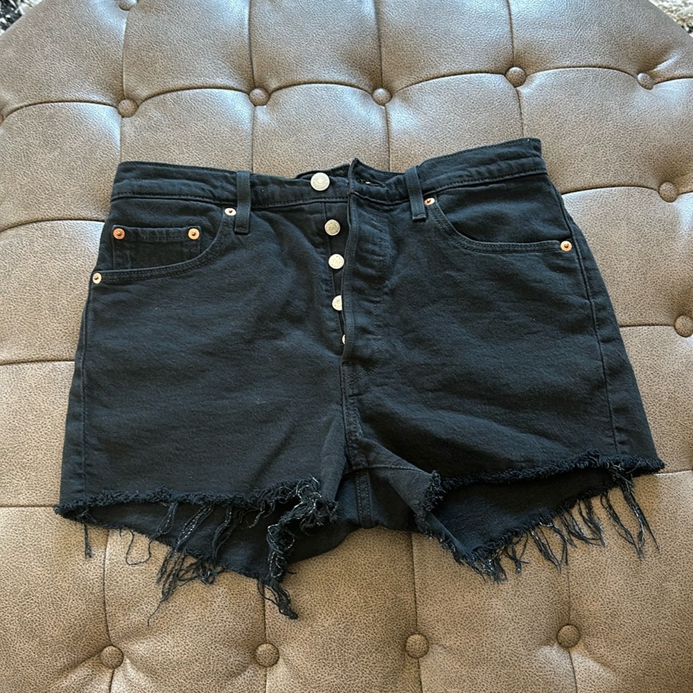 Black button fly Levi’s 501 women’s shorts
